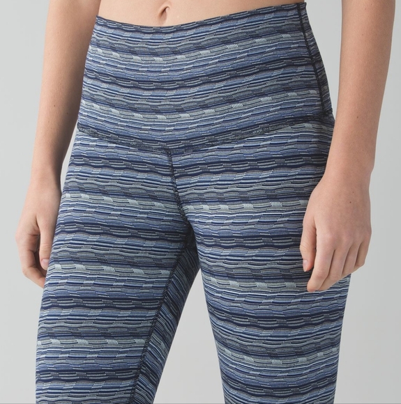 EUC Lululemon Wunder Under Crop (Hi-Rise)Space Dye Twist Sapphire Blue Multi 10 - Picture 2 of 8